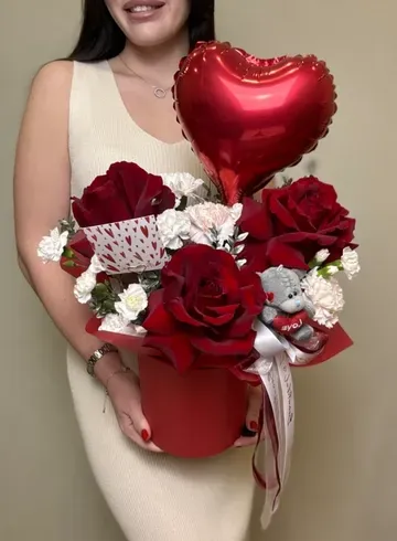 Композиция &laquo;LOVE&raquo; от интернет-магазина цветов в Ижевске