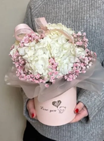 Композиция &laquo;love is&hellip;&raquo; от интернет-магазина цветов в Ижевске