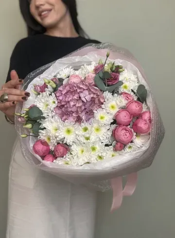 Букет с гортензией &laquo;Am fleur&raquo; от интернет-магазина цветов в Ижевске