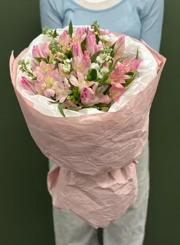 Букет &laquo;Солнечное настроение&raquo; с маттиолой, тюльпанами и альстромериями от интернет-магазина цветов в Ижевске