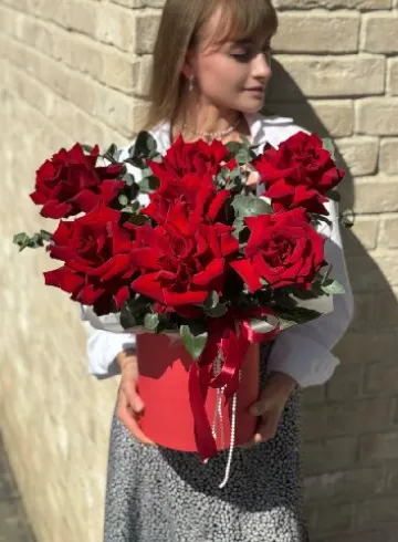 Композиция с французскими красными розами &laquo;LOVE&raquo; от интернет-магазина цветов в Ижевске