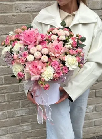Композиция авторская &laquo;love is&hellip;&raquo; от интернет-магазина цветов в Ижевске