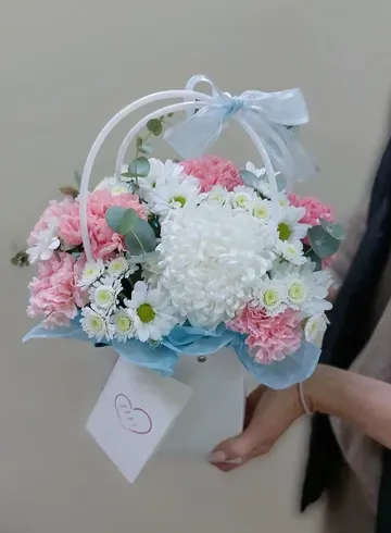 Композиция в сумочке &laquo;Трогательное признание&raquo; от интернет-магазина цветов в Ижевске