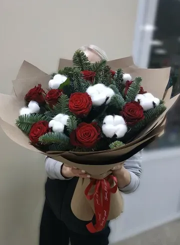 Зимний букет с хлопком &laquo;Зимняя сказка&raquo; от интернет-магазина цветов в Ижевске
