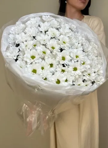 Букет из 15 белых кустовых ромашек - хризантем &laquo;Свежесть&raquo; от интернет-магазина цветов в Ижевске