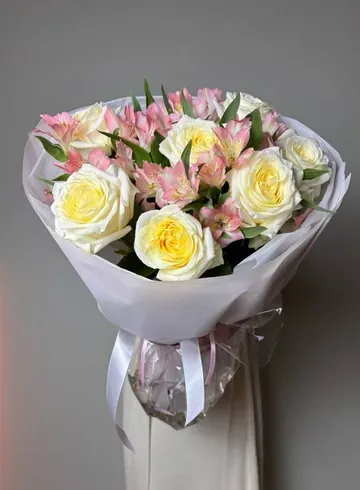 Букет с розами и альстромериями &laquo;Восторг&raquo; от интернет-магазина цветов в Ижевске
