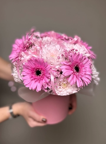 Композиция с герберами и хризантемами «Розовый бум» от интернет-магазина цветов в Ижевске