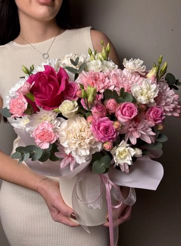 Композиция в коробке «Яркие впечатления» от интернет-магазина цветов в Ижевске