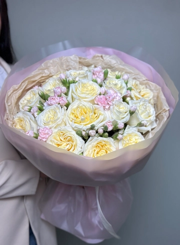 Авторский букет «Нежность в каждом прикосновении» от интернет-магазина цветов в Ижевске