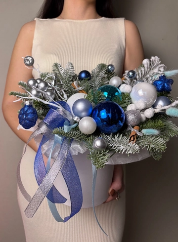 Зимняя композиция с нобилисом &laquo;5&raquo; от интернет-магазина цветов в Ижевске