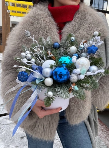 Зимняя композиция с нобилисом &laquo;7&raquo; от интернет-магазина цветов в Ижевске