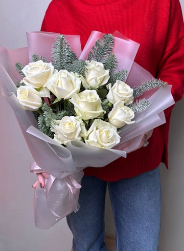 Букет с белыми розами  от интернет-магазина цветов в Ижевске