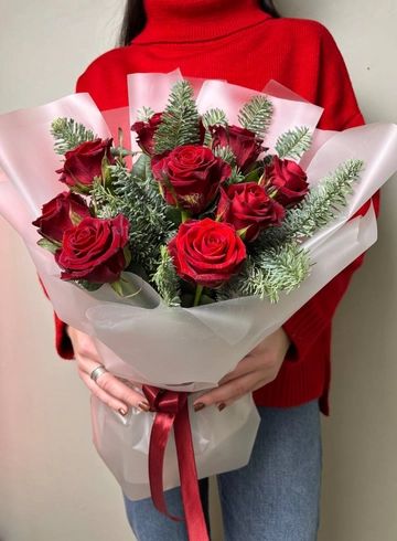 Букет с красными розами  от интернет-магазина цветов в Ижевске