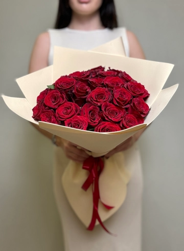 Букет 27 красных роз от интернет-магазина цветов в Ижевске