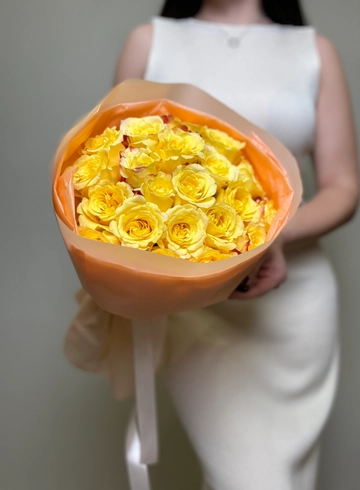 Букет из 21 желтой розы от интернет-магазина цветов в Ижевске