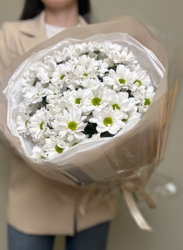 Букет из белых кустовых хризантем «Безмятежное счастье» от интернет-магазина цветов в Ижевске