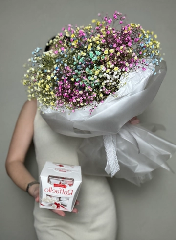 Подарочный набор &laquo;Букет гипсофил + рафаэлло&raquo; от интернет-магазина цветов в Ижевске