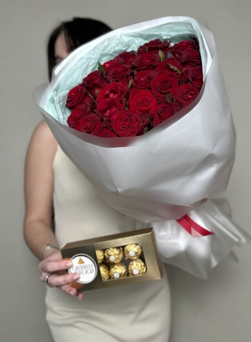25 красных роз + ферреро от интернет-магазина цветов в Ижевске
