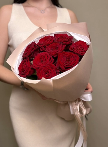 Букет 9 красных роз от интернет-магазина цветов в Ижевске