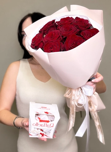 Подарочный набор «9 красных роз + рафаэлло» от интернет-магазина цветов в Ижевске