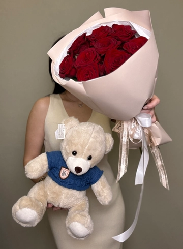 Подарочный набор &laquo;9 красных роз + мишка&raquo; от интернет-магазина цветов в Ижевске