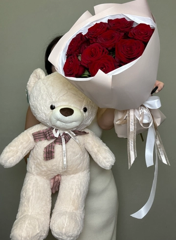 Подарочный набор «Мишка 60см + букет роз» от интернет-магазина цветов в Ижевске