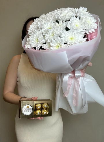 Подарочный набор «Букет из хризантем + Ферреро» от интернет-магазина цветов в Ижевске