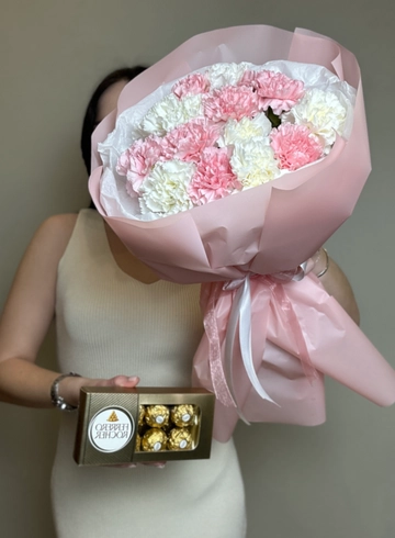 Подарочный набор «Букет 15 диантусов + Ферреро» от интернет-магазина цветов в Ижевске