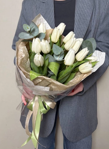 Букет 15 белых тюльпанов от интернет-магазина цветов в Ижевске