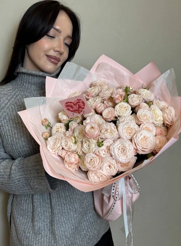 Букет 15 кустовых роз &laquo;История любви&raquo; от интернет-магазина цветов в Ижевске