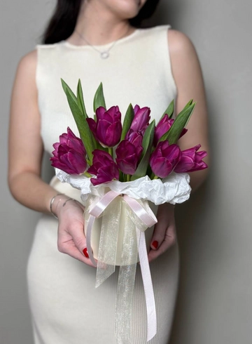 Коробка с тюльпанами &laquo;Весна в сердце&raquo; от интернет-магазина цветов в Ижевске