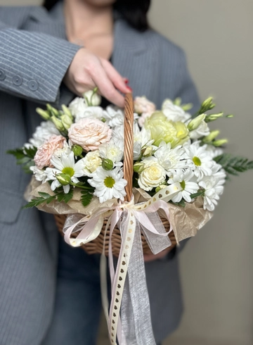 Корзинка с цветами &laquo;Весенняя поляна&raquo; от интернет-магазина цветов в Ижевске