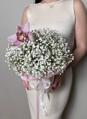 Гипсофила с цимбилиумом «Райская пташка» от интернет-магазина цветов в Ижевске