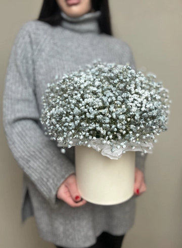 Композиция из гипсофил в шляпной коробке  от интернет-магазина цветов в Ижевске