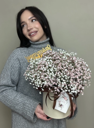 Композиция из гипсофил + топпер от интернет-магазина цветов в Ижевске