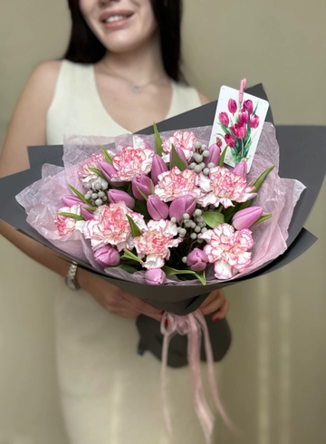 Букет из тюльпанов и диантусов &laquo;Весна&raquo; от интернет-магазина цветов в Ижевске
