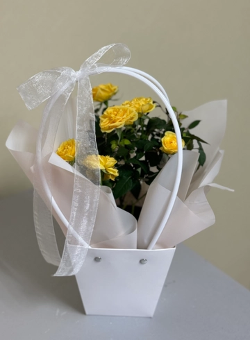Роза в сумочке желтая от интернет-магазина цветов в Ижевске