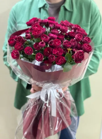 Букет с кустовыми розами &laquo;Love&raquo; от интернет-магазина цветов в Ижевске