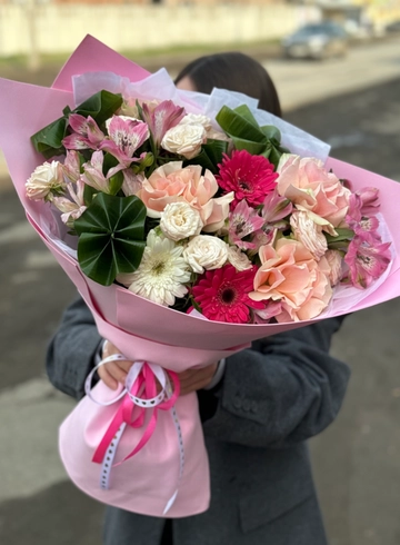 Букет авторский с герберами  от интернет-магазина цветов в Ижевске