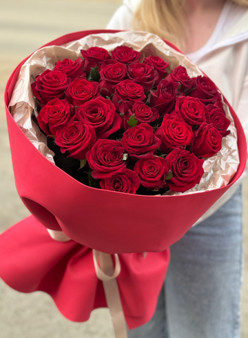 Букет 25 красных роз «Искусство любить» от интернет-магазина цветов в Ижевске