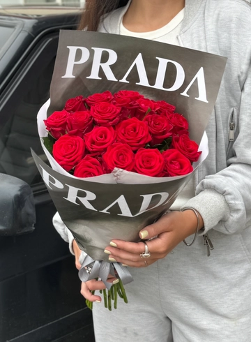 Букет 19 красных роз от интернет-магазина цветов в Ижевске