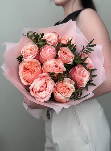 Букет 11 пионовидных роз «Нить любви» от интернет-магазина цветов в Ижевске