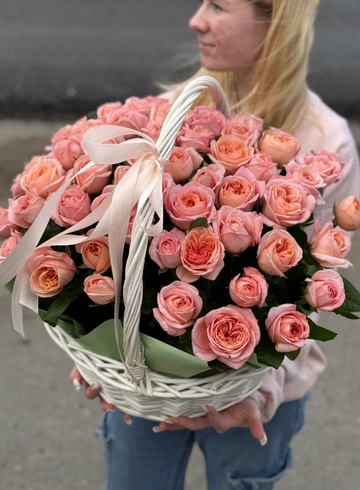 Корзина 57 пионовидных роз  от интернет-магазина цветов в Ижевске