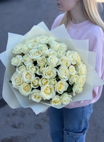 Букет 35 белых роз  от интернет-магазина цветов в Ижевске