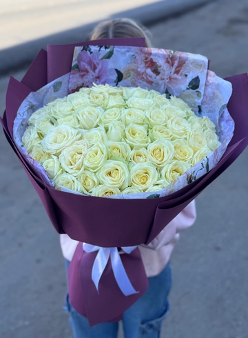 Букет 51 белая роза от интернет-магазина цветов в Ижевске