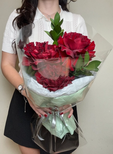 Букет 3 красные французские розы  от интернет-магазина цветов в Ижевске