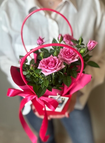 Роза Кордана в оформлении от интернет-магазина цветов в Ижевске