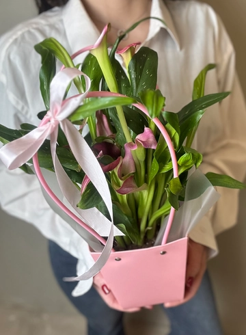 Калла в оформлении  от интернет-магазина цветов в Ижевске