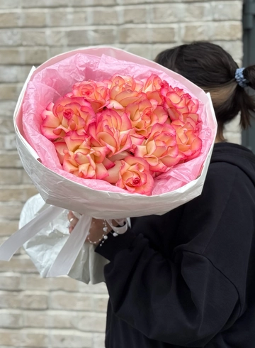 Букет 11 французских роз сорта Джумилия от интернет-магазина цветов в Ижевске