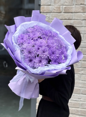 Сиреневые хризантемы с пушистиками  от интернет-магазина цветов в Ижевске